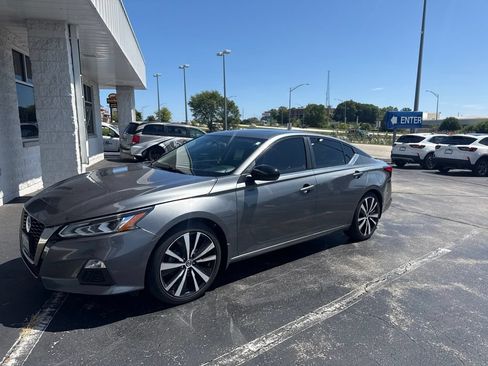 Used 2019 Nissan Altima 2.5 SR w/ SR Premium Package FWD image 2