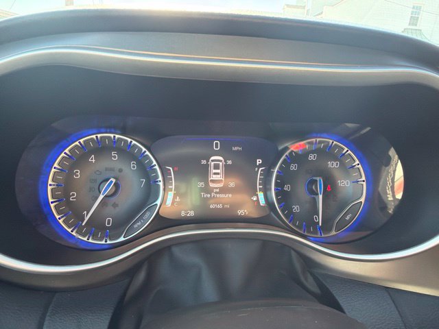Used 2025 Chrysler Pacifica Select FWD image 11