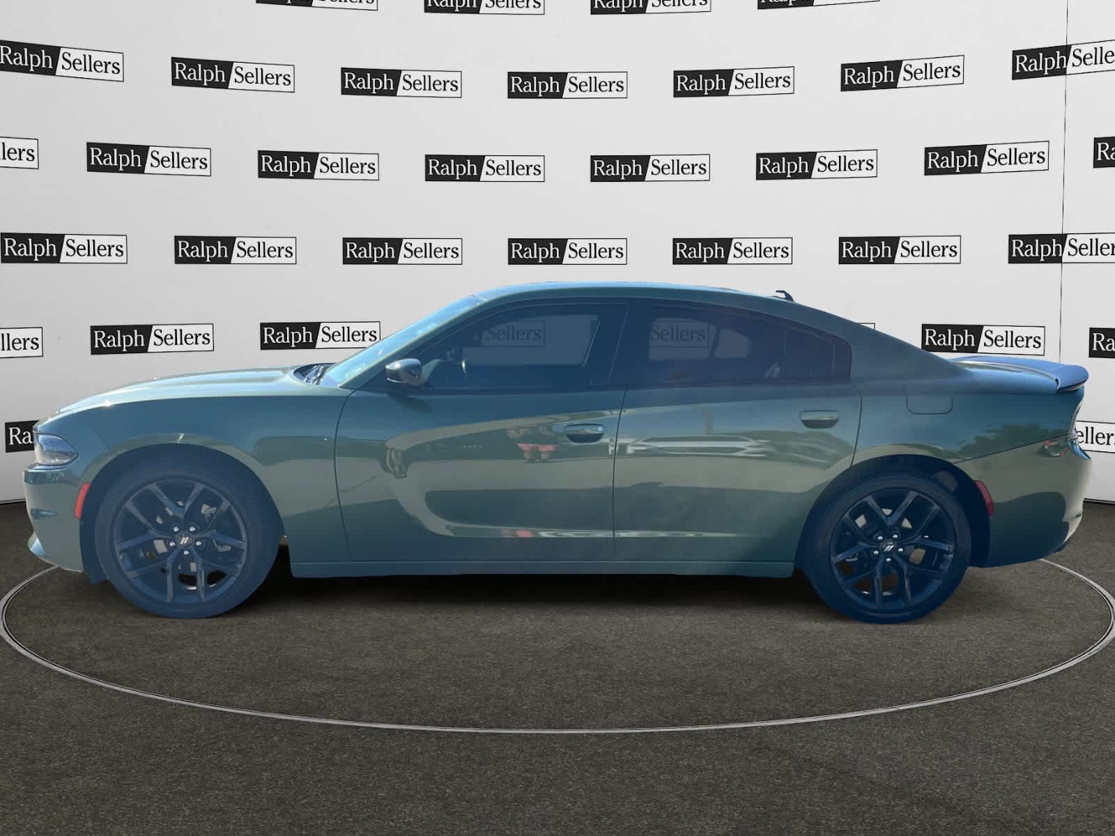 Used 2020 Dodge Charger SXT w/ Blacktop Package RWD image 3