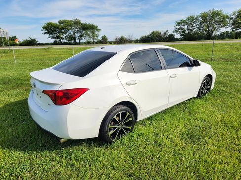 Used 2017 Toyota Corolla SE w/ SE Premium Package FWD image 7