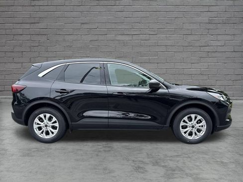 Used 2024 Ford Escape Active w/ Cold Weather Package FWD image 8