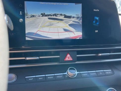 Certified 2024 Hyundai Elantra SEL image 27