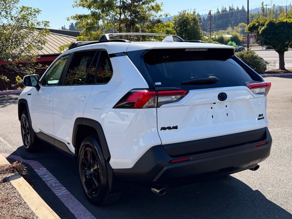 Used 2020 Toyota RAV4 XLE w/ XLE Grade Weather Package AWD/4WD image 5