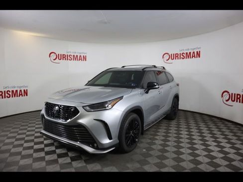 Used 2023 Toyota Highlander XSE FWD image 3