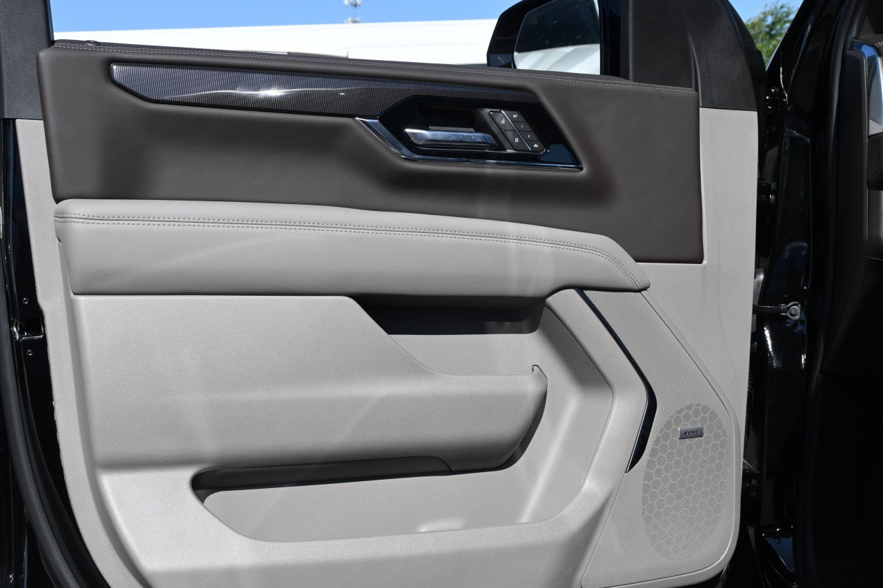New 2026 GMC Yukon Elevation w/ Elevation Premium Package AWD/4WD image 19