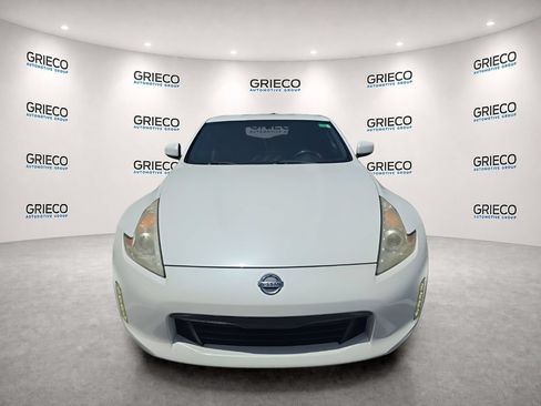 Used 2017 Nissan 370Z Coupe RWD image 2