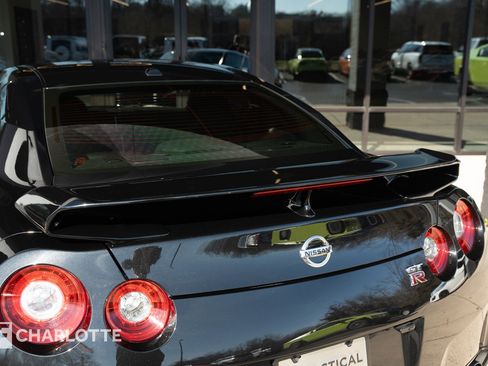 Used 2015 Nissan GT-R Premium image 14