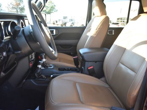 Used 2023 Jeep Gladiator Rubicon w/ LED Lighting Group image 16