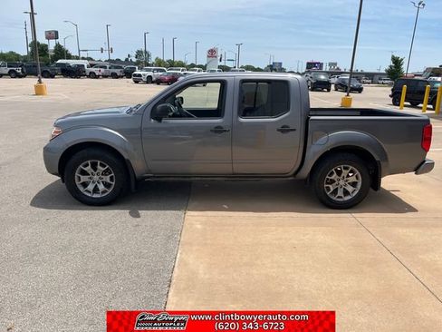 Used 2021 Nissan Frontier SV RWD image 2