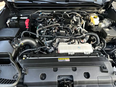 Certified 2025 Toyota Tacoma SR w/ SR Upgrade Package AWD/4WD image 28