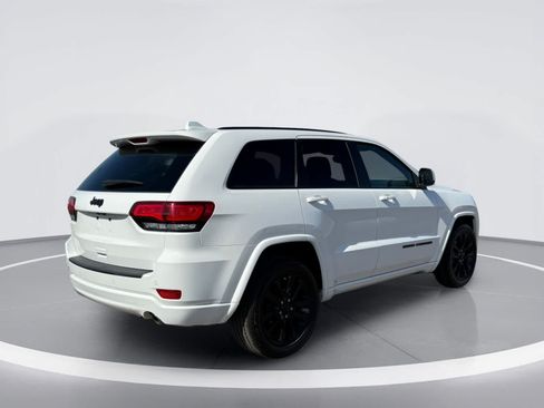 Used 2018 Jeep Grand Cherokee Altitude RWD image 4