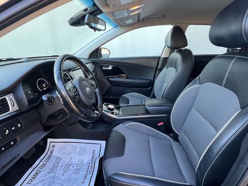 Used 2019 Kia Niro EX w/ Cold Weather Package 2.0 FWD image 11