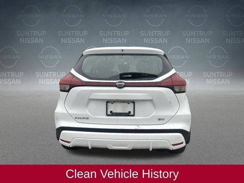 Used 2022 Nissan Kicks SV image 3