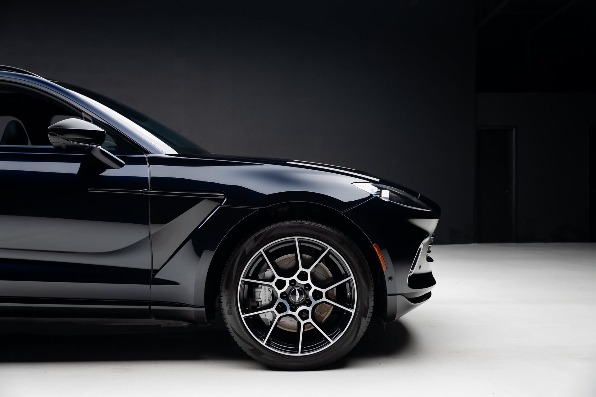 Used 2021 Aston Martin DBX AWD/4WD image 37