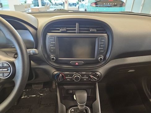 Used 2025 Kia Soul LX w/ LX Technology Package image 18