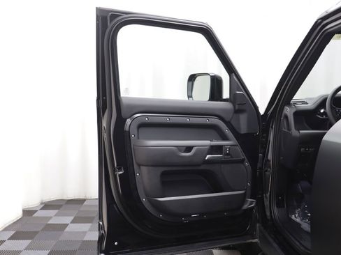 Certified 2026 Land Rover Defender 110 X-Dynamic SE AWD/4WD image 4