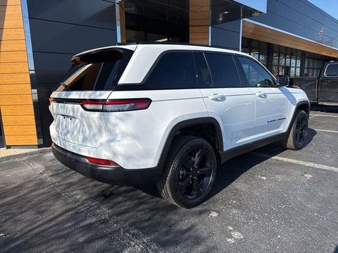 New 2026 Jeep Grand Cherokee Limited w/ Limited Altitude Package AWD/4WD image 28