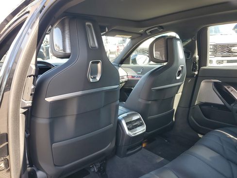 Used 2024 BMW 740i image 19