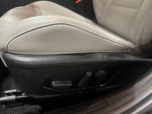 Used 2025 Hyundai Elantra Limited FWD image 19