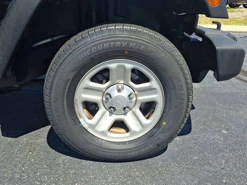 Used 2017 Jeep Wrangler Unlimited Sport AWD/4WD image 8