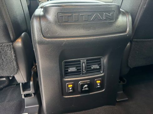 Used 2018 Nissan Titan PRO-4X w/ Pro-4x Convenience Package AWD/4WD image 13