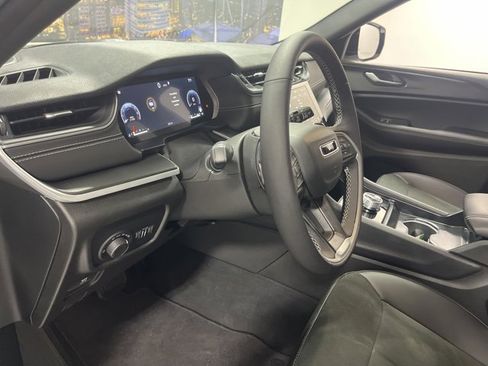 New 2025 Jeep Grand Cherokee 4WD image 9