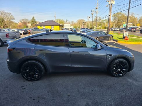 Used 2021 Tesla Model Y Long Range image 23