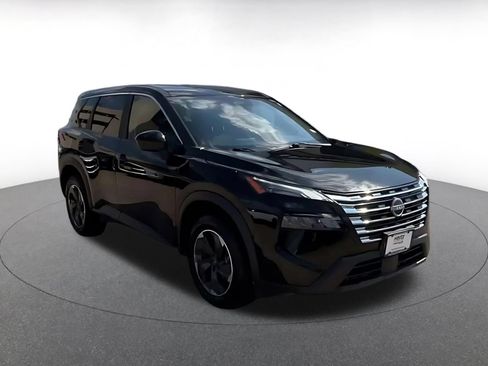 Used 2025 Nissan Rogue SV FWD image 3