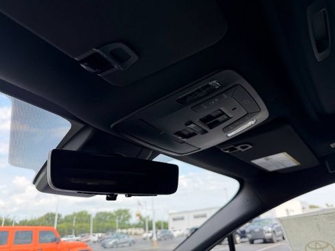 New 2026 Toyota Sienna Platinum AWD/4WD image 31
