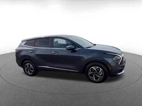 Used 2025 Kia Sportage LX FWD image 2