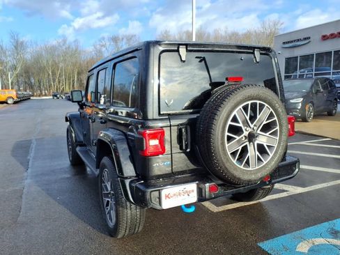 Used 2023 Jeep Wrangler Unlimited Sahara AWD/4WD image 7