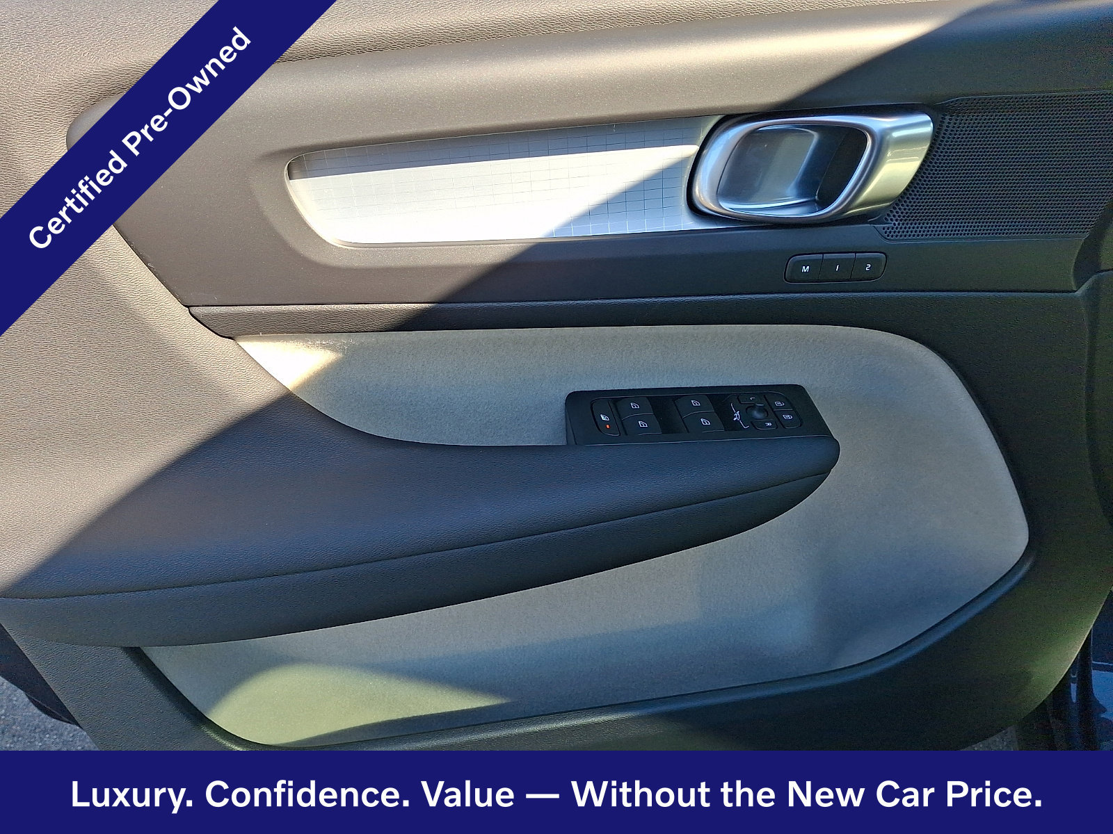 Certified 2022 Volvo XC40 T5 Momentum w/ Premium Package AWD/4WD image 13