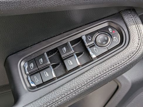 Used 2018 Porsche Macan S image 12