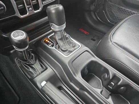 Used 2023 Jeep Wrangler Unlimited Sahara w/ Cold Weather Group AWD/4WD image 30