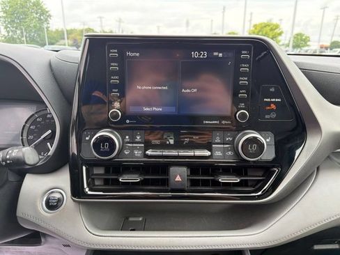 Used 2021 Toyota Highlander XLE AWD/4WD image 24
