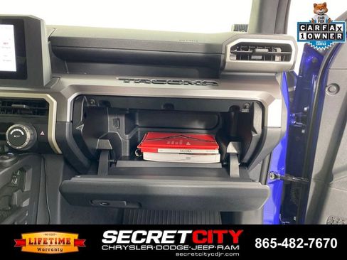 Used 2025 Toyota Tacoma TRD Sport AWD/4WD image 28