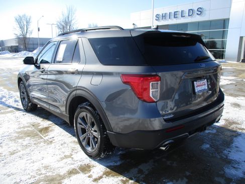 Used 2023 Ford Explorer XLT w/ Equipment Group 202A image 4