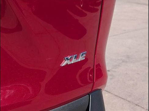 Used 2022 Toyota RAV4 XLE FWD image 18