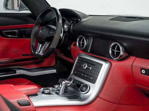 Used 2011 Mercedes-Benz SLS AMG Coupe image 26