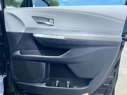 Used 2025 Toyota Sienna XLE image 14