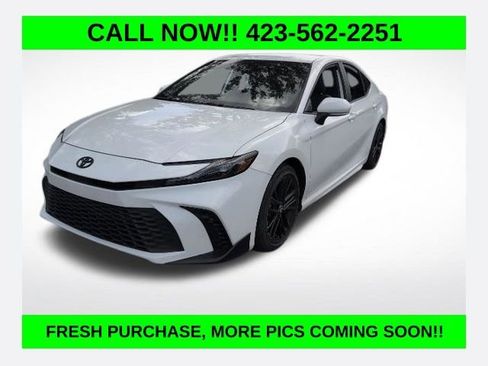 Used 2025 Toyota Camry SE FWD image 1