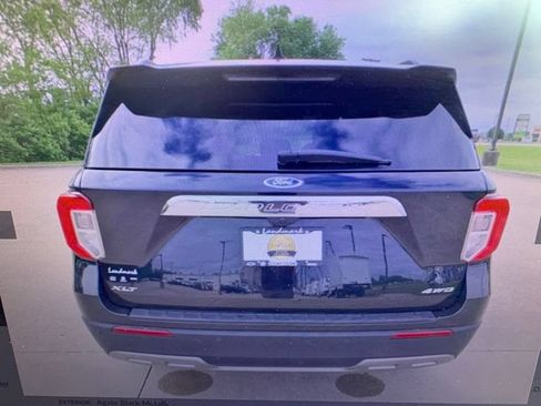 Used 2023 Ford Explorer XLT w/ Equipment Group 202A AWD/4WD image 4