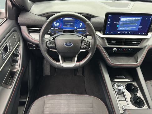Used 2025 Ford Explorer ST-Line w/ ST-Line Street Pack AWD/4WD image 11