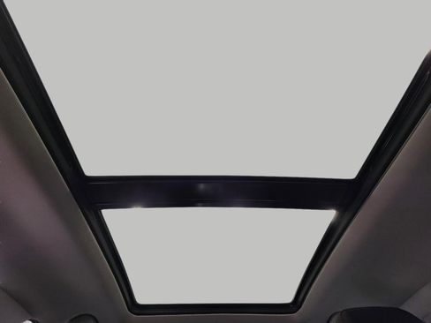 Used 2018 Chevrolet Equinox LT w/ Sun & Infotainment Package image 25