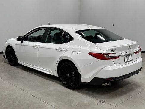 Used 2025 Toyota Camry SE image 9