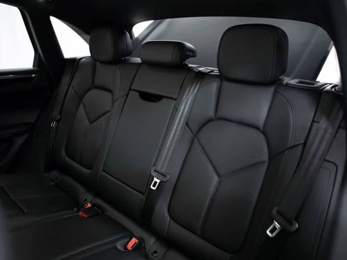 Certified 2026 Porsche Macan image 31