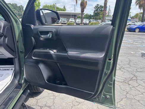 Used 2021 Toyota Tacoma TRD Off-Road AWD/4WD image 20