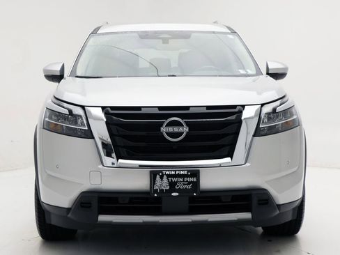 Used 2023 Nissan Pathfinder SL image 4