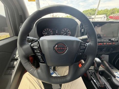 Used 2025 Nissan Frontier PRO-4X w/ Pro Convenience Package AWD/4WD image 16