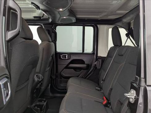 Used 2025 Jeep Wrangler Unlimited Sahara AWD/4WD image 17